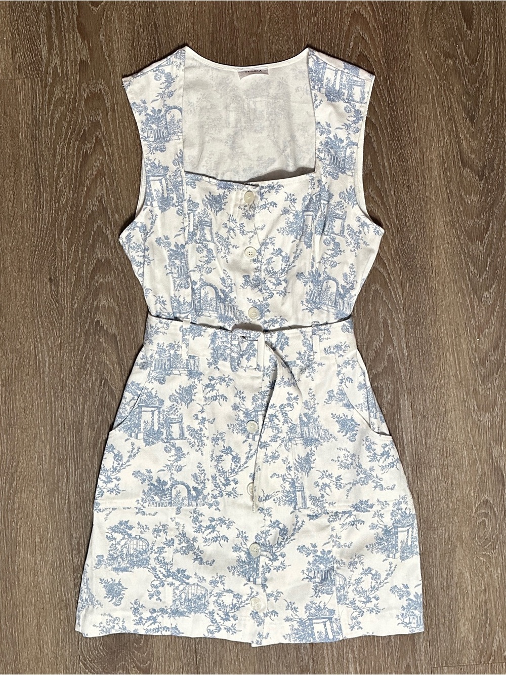 Storia White and Blue Denim Toile Cotton
Dress Size Large (Medium) EUC - Picture 13 of 14